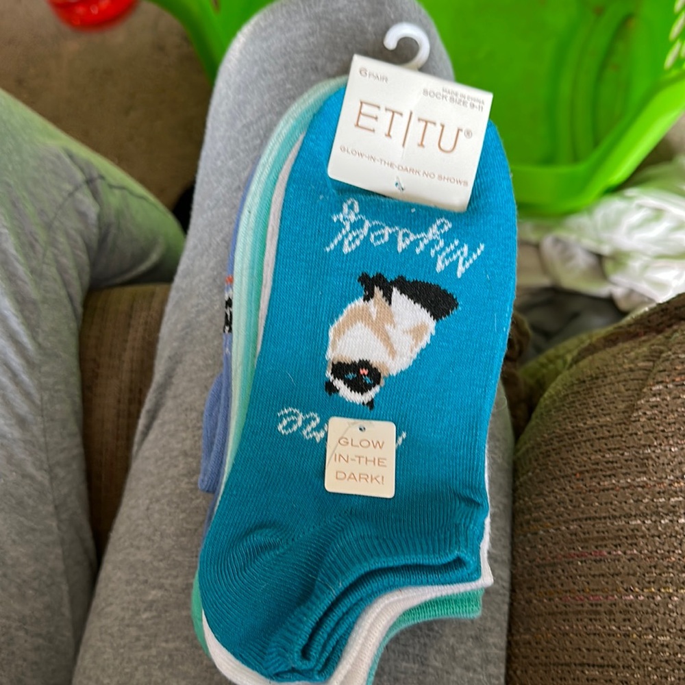 I glow in the dark no show socks